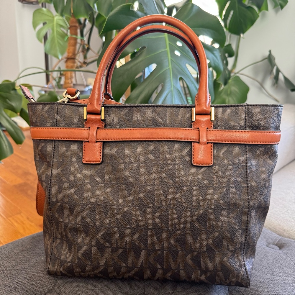 Michael Kors Signature Brown Shoulder Bag - Picture 2 of 5